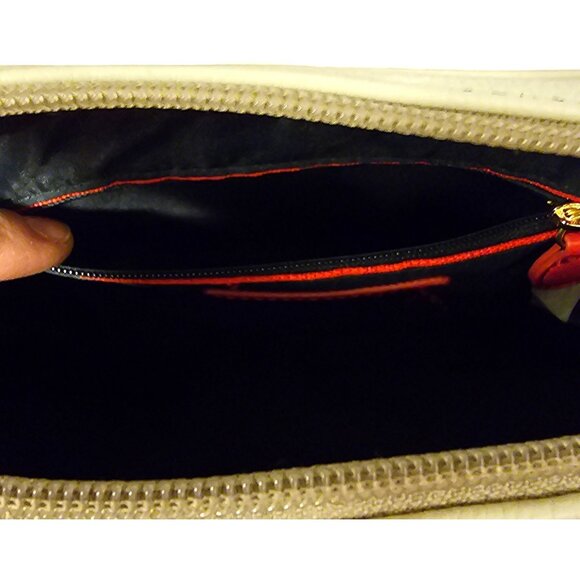 Tommy Hilfiger White Crossbody Bag With Adjustable Strap - Picture 5 of 6